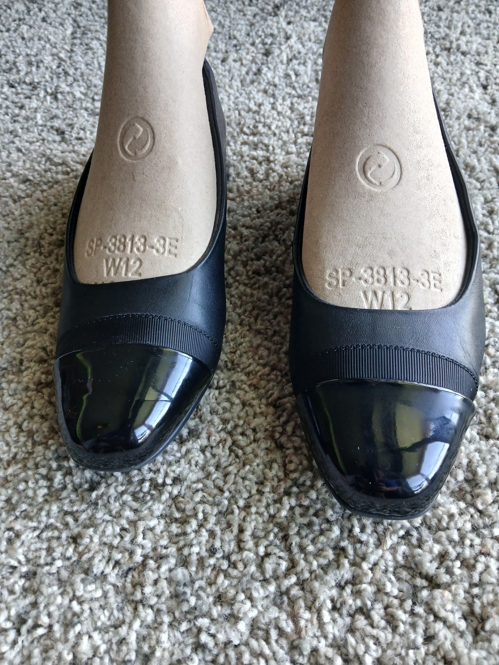 Clarks Black Women's Cap-Toe Ballet Flats with Patent Toe - Picture 4 of 7